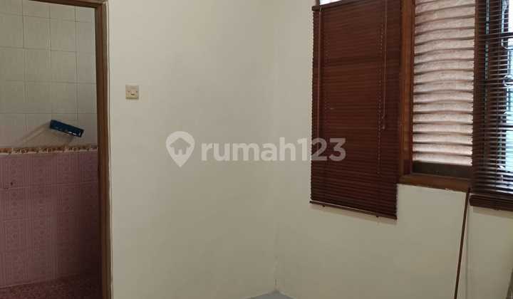 Rumah Posisi dekat jalan 2 mobil di Tebet 2