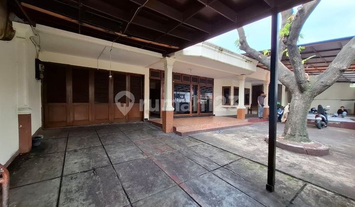 Large House by the Wide Road in Tebet 2