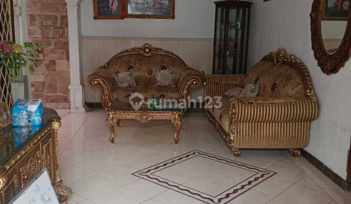 Rumah Besar dengan Harga Menarik di Tebet 2