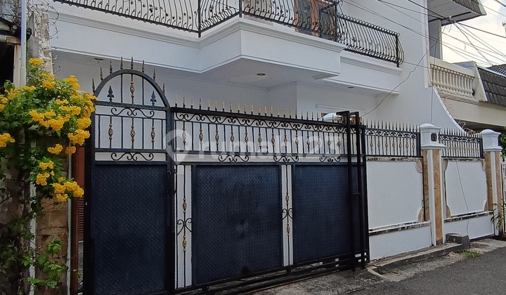 2-Car Access Road House in Tebet