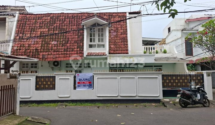Rumah Akses 2 Mobil Depan Taman Tebet Rumah Akses 2 Mobil Depan Taman Tebet