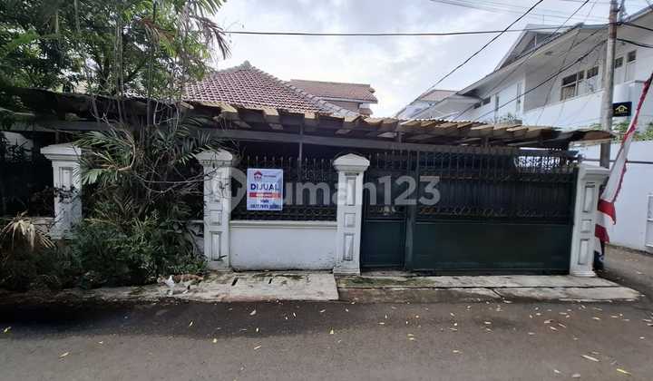 Rumah Jalan Lebar Posisi Hook di Tebet