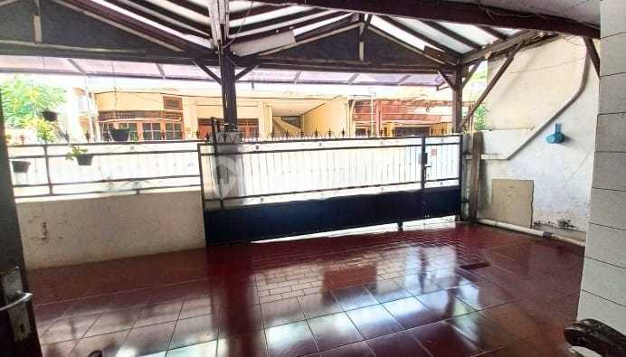 House Near Ecopark Tebet Garden