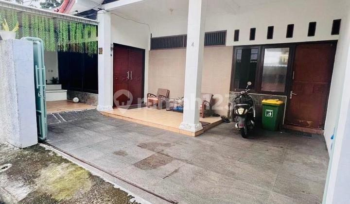 Rumah Dekat Jalan 2 Mobil di Tebet Rumah Dekat Jalan 2 Mobil di Tebet