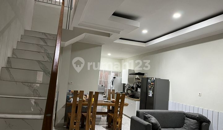 Rumah Akses 2 Mobil di Tebet Rumah Akses 2 Mobil di Tebet