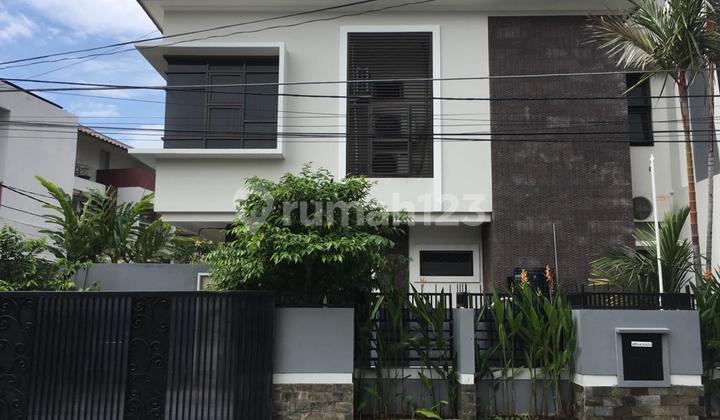 Rumah dengan Jalan Lebar di Tebet Rumah dengan Jalan Lebar di Tebet