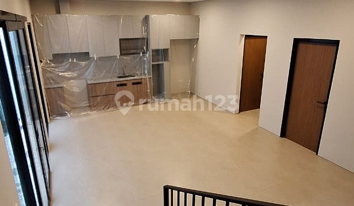 Rumah Baru Minimalis, dekat dengan Jalan Raya di Tebet 2