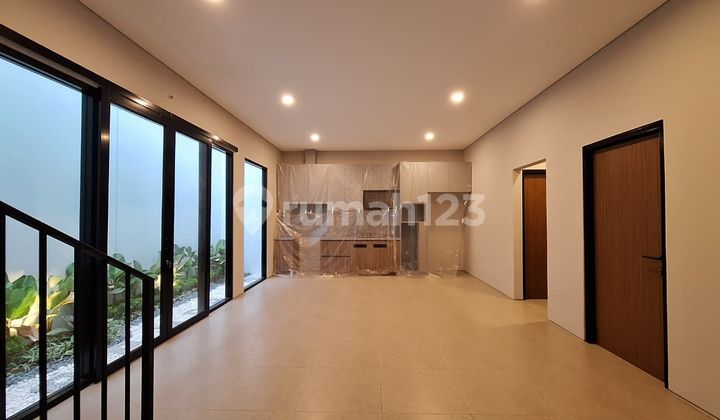 Rumah Baru Minimalis, dekat dengan Jalan Raya di Tebet Rumah Baru Minimalis, dekat dengan Jalan Raya di Tebet