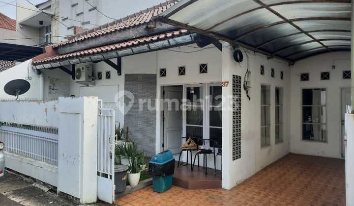 Rumah Dekat Jalan  2 Mobil di Tebet