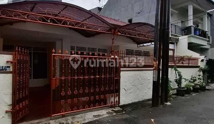 Rumah Akses 2 Mobil di Tebet 2