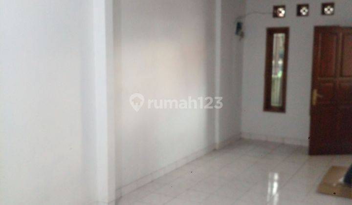 Rumah 2lantai siap huni di komplek GBA ciganitri 2