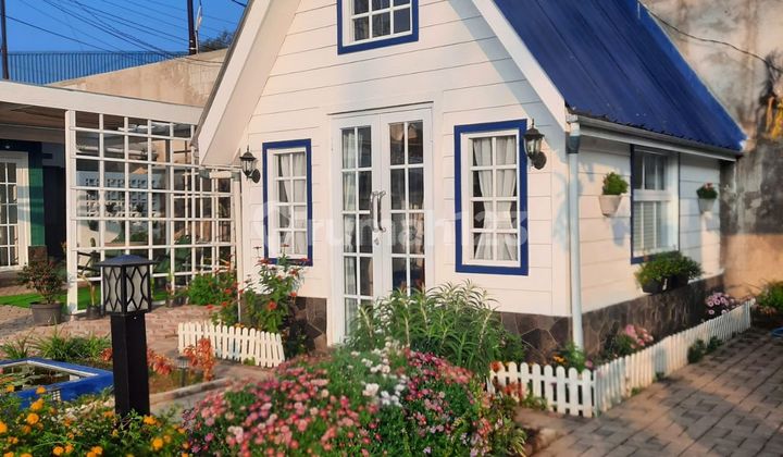 Villa Cantik Gaya Eropa Klasik Di Lembang Harga Murah 