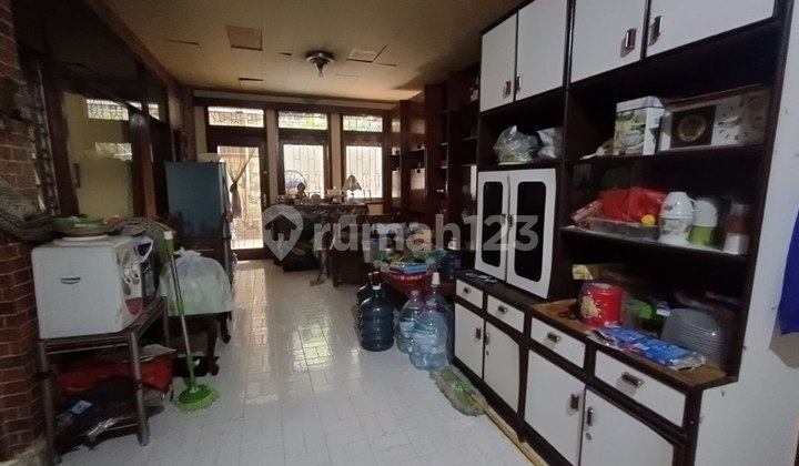 Sidomukti Sukaluyu House, Strategically Located in Front of the Heroes Cemetery Park. 2