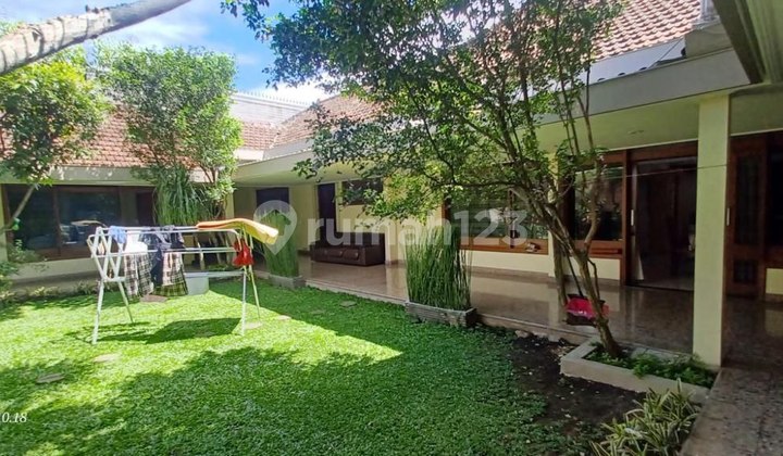 Ready-to-Live House on Supratman Street Near Gedung Sate Bandung 1