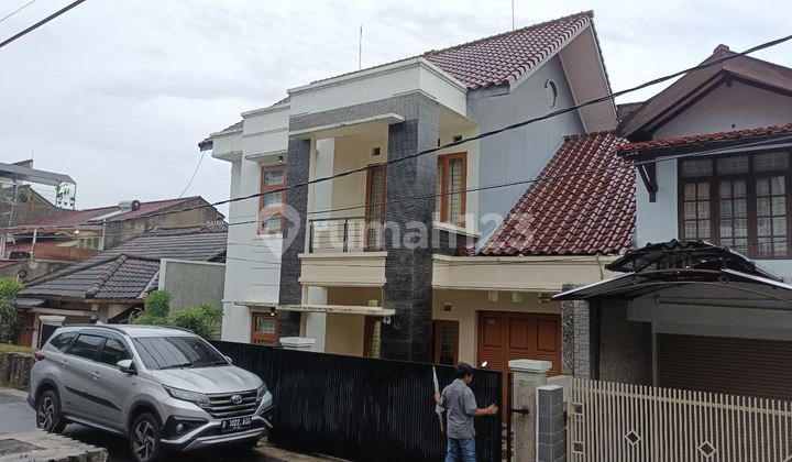 Rumah villa Di komplek dosen UNPAD I Cigadung 2