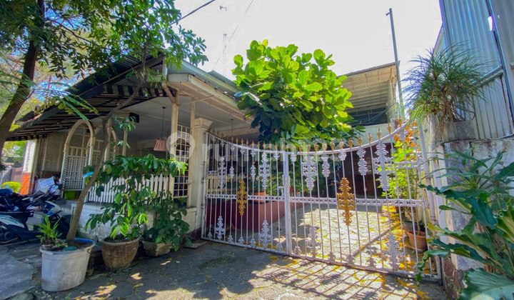 House Suitable for Business in Riau Wing Area Near Gedung Sate 2