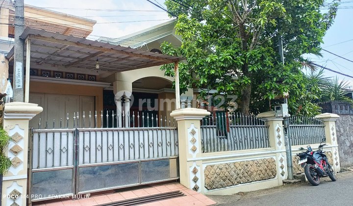 Rumah bagus Turangga pinggir jalan dekat ke BSM