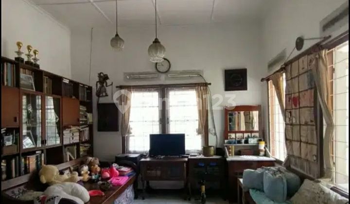 Rumah Belanda Di Mainroad Riau Bandung Dekat Gedung Sate Rumah Belanda Di Mainroad Riau Bandung Dekat Gedung Sate