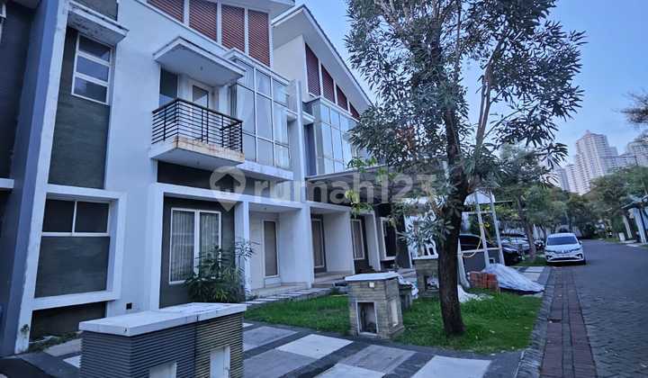 For Sale Auction House Pakuwon Indah, house in good condition, minimal renovation. 2