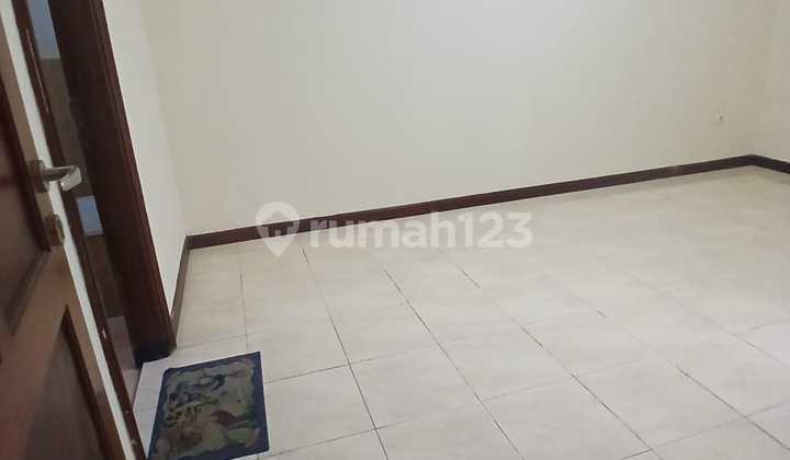 Disewakan Rumah Citraland Pusat Fullerton Dekat Gwalk Parkir Luas 2