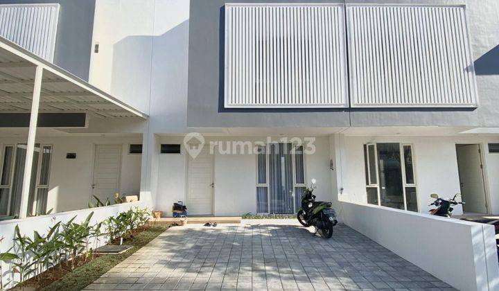 Rumah Milenial Full Furnished kawasan mewah Surabaya Barat  1