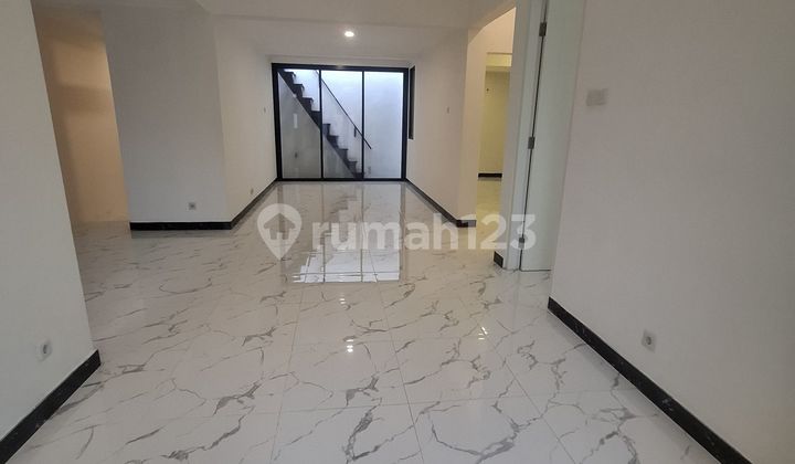 House for sale in a strategic location at Taman Puspa Raya, near market and school. 2