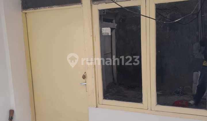 Affordable City Center House in Rangkah, Close to Kaza Mall, Kapas Krampung, Kenjeran.