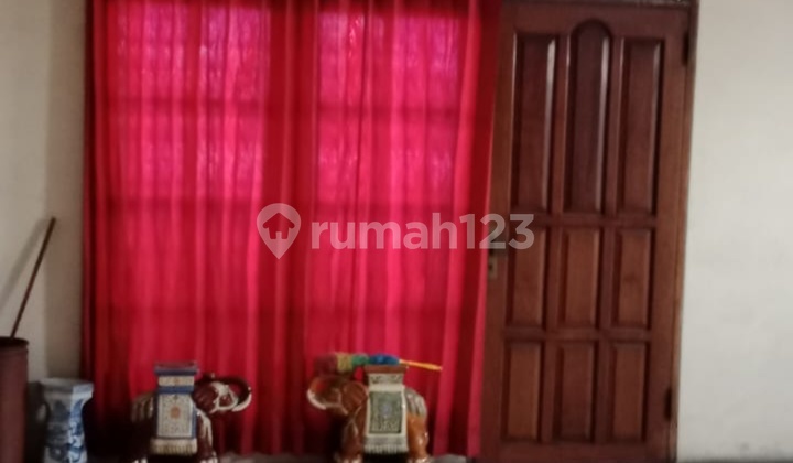 For Rent: 2-Story Strategic Shop House in Surabaya City Center, Tambaksari, 8m Wide 2