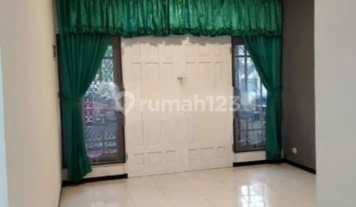 Jual Rumah Mewah Dekat Tunjungan Plaza Sursbaya Ada Lapangan Basket Indoor