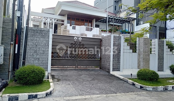 Luxury House for Sale with Well-Maintained Indoor Basketball Court Facilities. 1