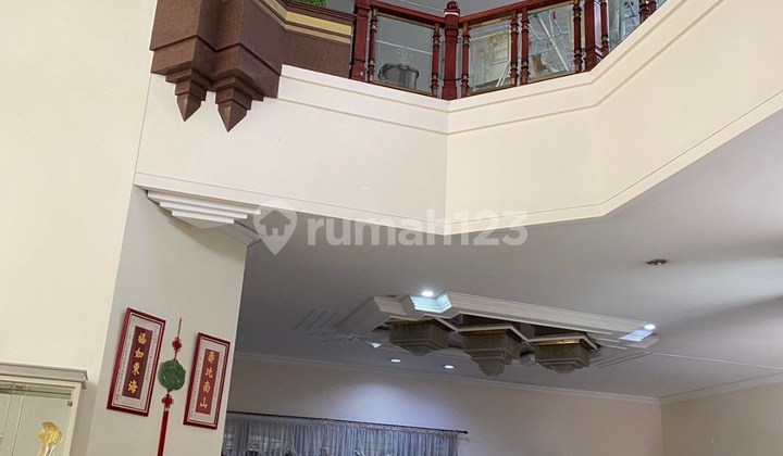 Luxury House for Sale with Well-Maintained Indoor Basketball Court Facilities. 2