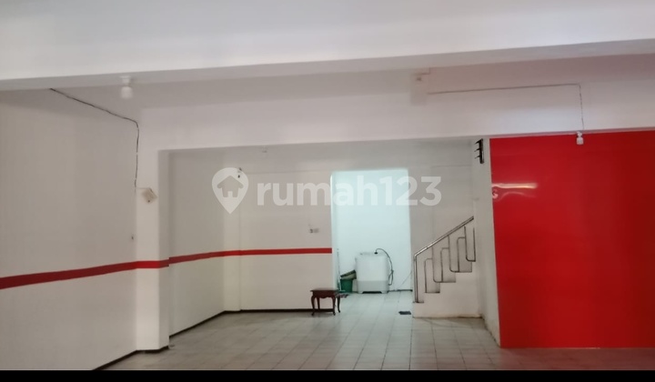 Disewakan Ruko 2 Lantai Strategis Pusat Kota Surabaya Tambaksari Lebar 8M