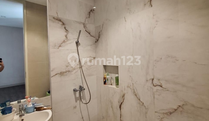 Selling Malibu Beach Full Furnish Nice House in Pakuwon City