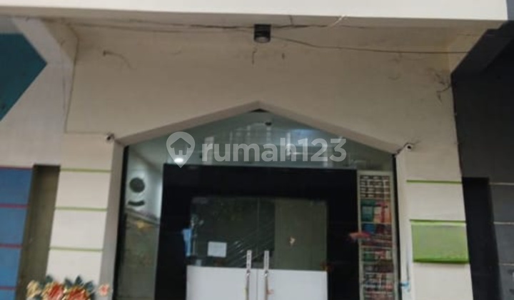 For Sale: Shop House with Existing Nail Art Salon and Furnishings, Nginden Semolo Commercial Complex.