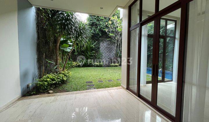 Minimalist Modern House In Kemang Selatan 4