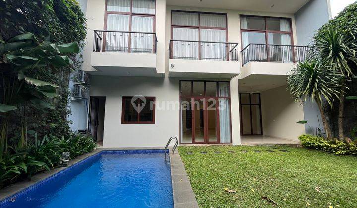 Minimalist Modern House In Kemang Selatan 1