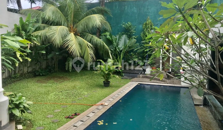 Rumah Mediterania Dengan 6 Kamar Tidur Di Kemang Rumah Mediterania Dengan 6 Kamar Tidur Di Kemang