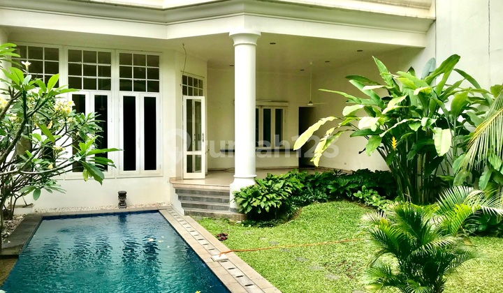 Rumah Mediterania Dengan 6 Kamar Tidur Di Kemang Rumah Mediterania Dengan 6 Kamar Tidur Di Kemang