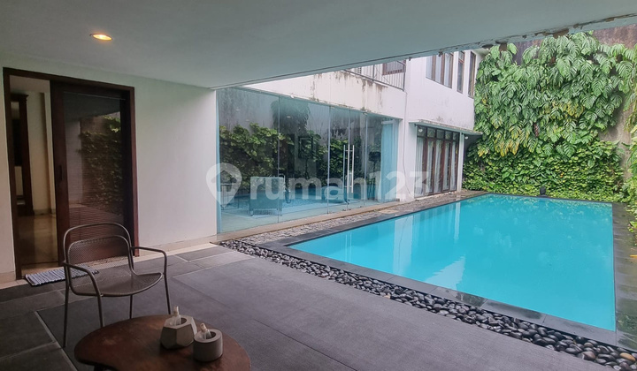 Classic House In Kebayoran Baru