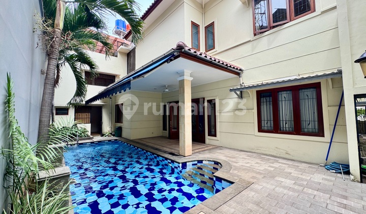 Rumah Mewah di Area Kebayoran Baru