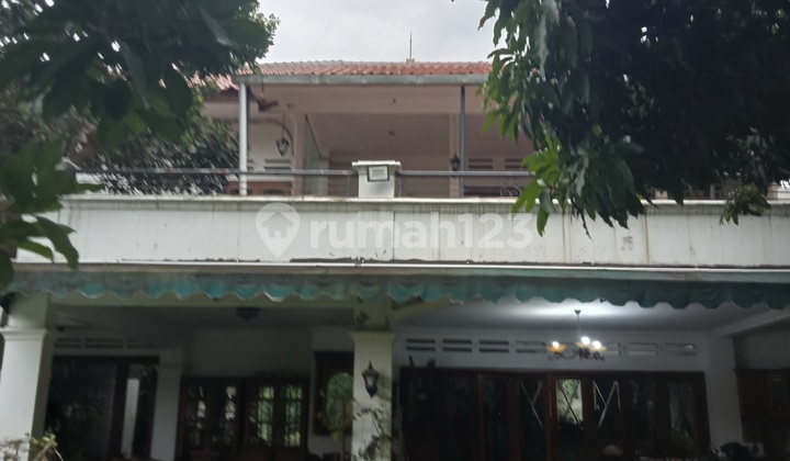 Rumah Utama+ Privat Pool  view taman kota Bonus Tanah NJOP 