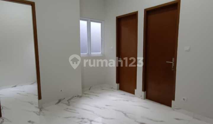 Rumah 2 lantai unit pojokan Carport 2 Mobil 4 kamar tidur Kpr 0  2