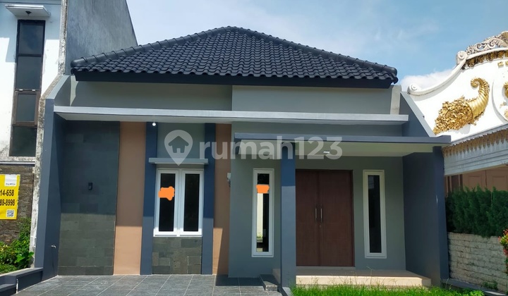 Rumah dengan Tanah Luas, Baru Renovasi (Brand New) di Dalam Cluster Sutera Flamboyan, Alam Sutera.