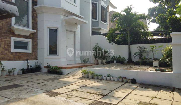 Rumah Bagus 2 Lt Dengan Tanah Luas di Pinggir Jalan Utama Cluster Bsd. 2