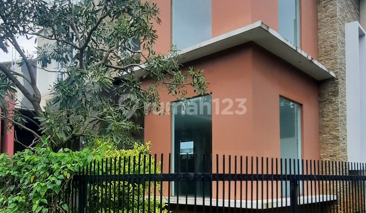 Rumah Bagus Siap Huni 2 Lantai, Posisi Hoek, Kolam Renang, Harga Menarik di Dalam Cluster Puspita Loka Bsd 2