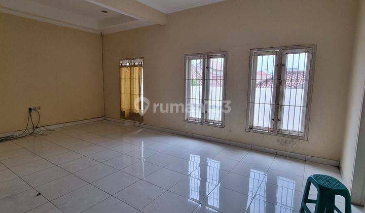 Dijual Cepat Rumah 2 Lt Cocok Untuk Usaha Di Jalan Utama Griya Loka Bsd 2