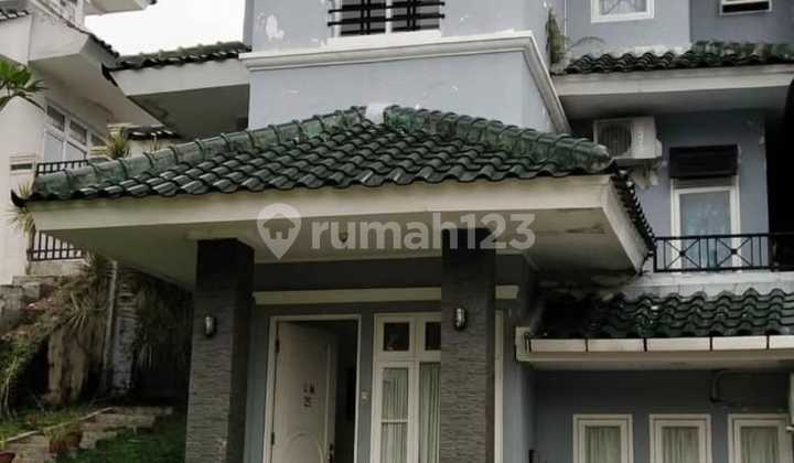 Comfortable 2-Story Ready-to-Occupy House in Gold Green Hill Sentul City. Comfortable 2-Story Ready-to-Occupy House in Gold Green Hill Sentul City.