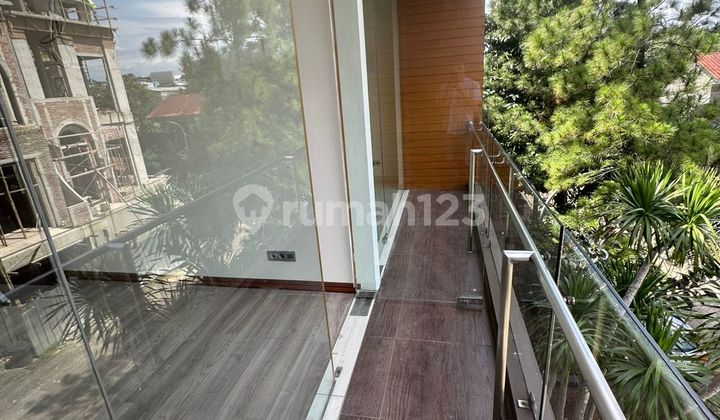 Rumah Bagus 3 Lantai dengan Kolam Renang Indoor di Dalam Cluster Eksklusif di Bintaro Sektor 9 ~ Elya 2