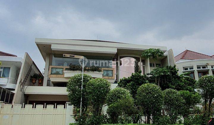 Intercon,Rumah mewah classic terawat dan luxury.Lokasi prime area, jarang ada yang jual. Rumah di Intercon-Kebun Jeruk-Jakarta Barat. 2 Lantai SHM Bagus Barat 2