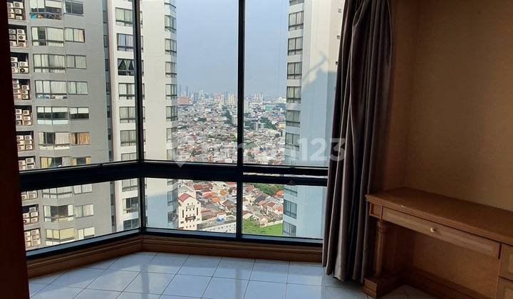 Kondo Taman Anggrek 2bed combined,unit langka,siapa yang cepat. Apartemen Taman Anggrek 3 Kamar Tidur Butuh Renovasi,semi Furnished
